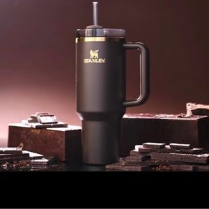 Stanley Limited Edition Chocolate Gold
Quencher Tumbler 40 oz